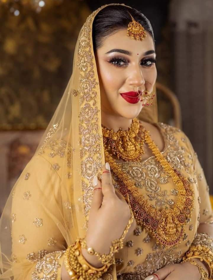 A Cinematic Touch of Grace – Apu Biswas for Beaute' Buffet